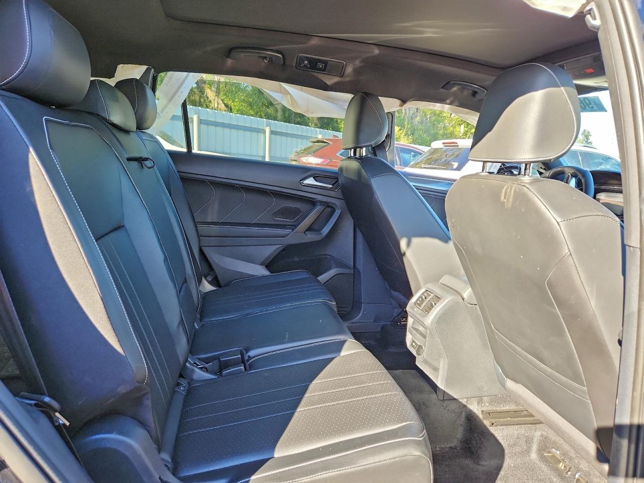 2024 VOLKSWAGEN TIGUAN SE R-LINE BLACK photo 10