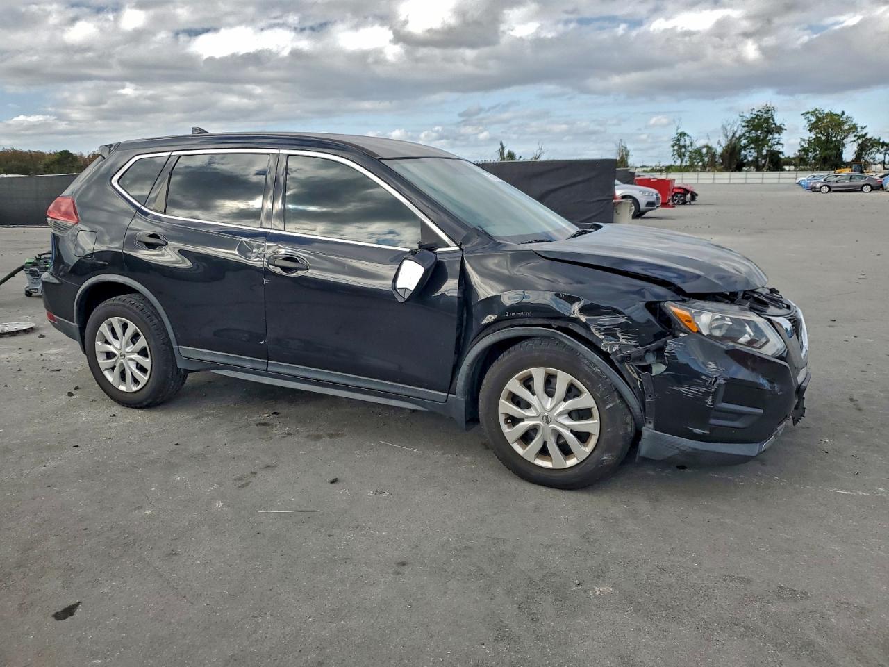 2018 NISSAN ROGUE S photo 4