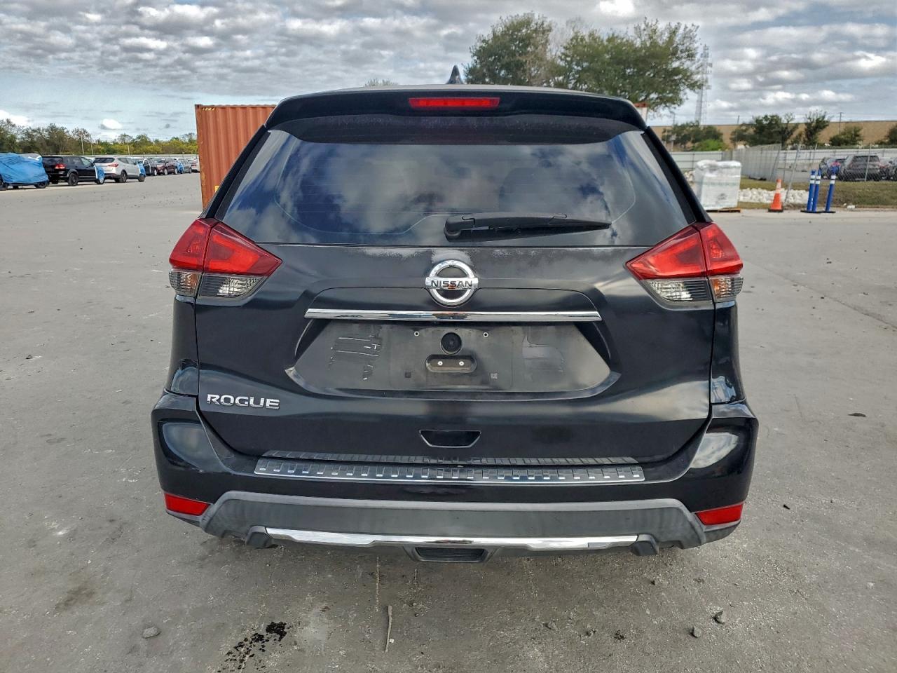 2018 NISSAN ROGUE S photo 6