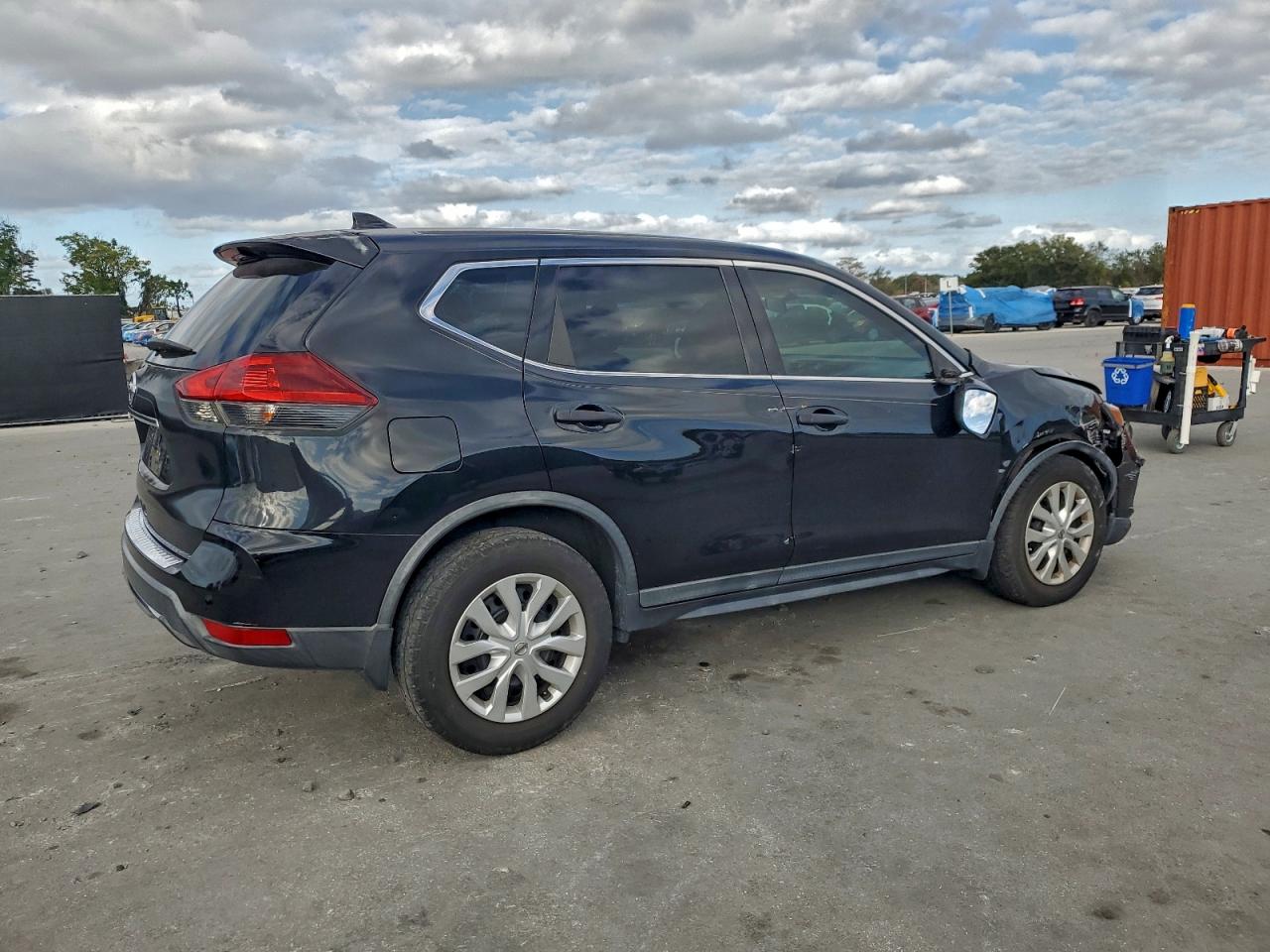 2018 NISSAN ROGUE S photo 3