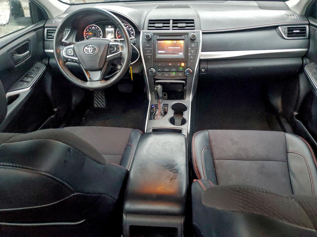 2017 TOYOTA CAMRY LE photo 8
