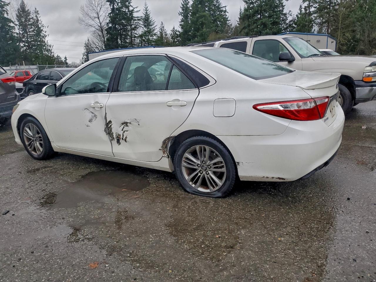 2017 TOYOTA CAMRY LE photo 2