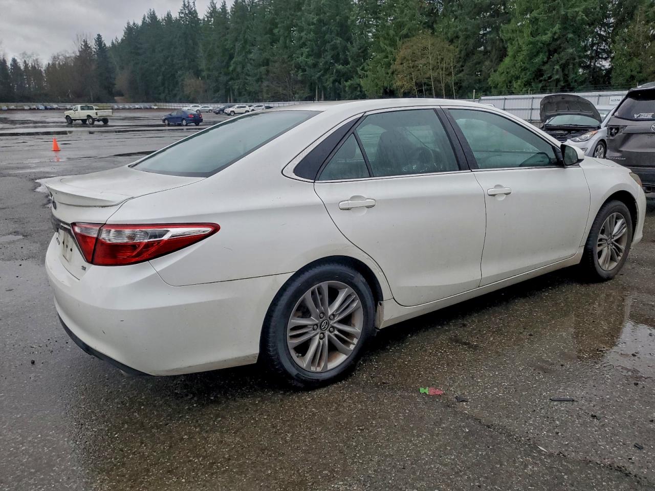 2017 TOYOTA CAMRY LE photo 3