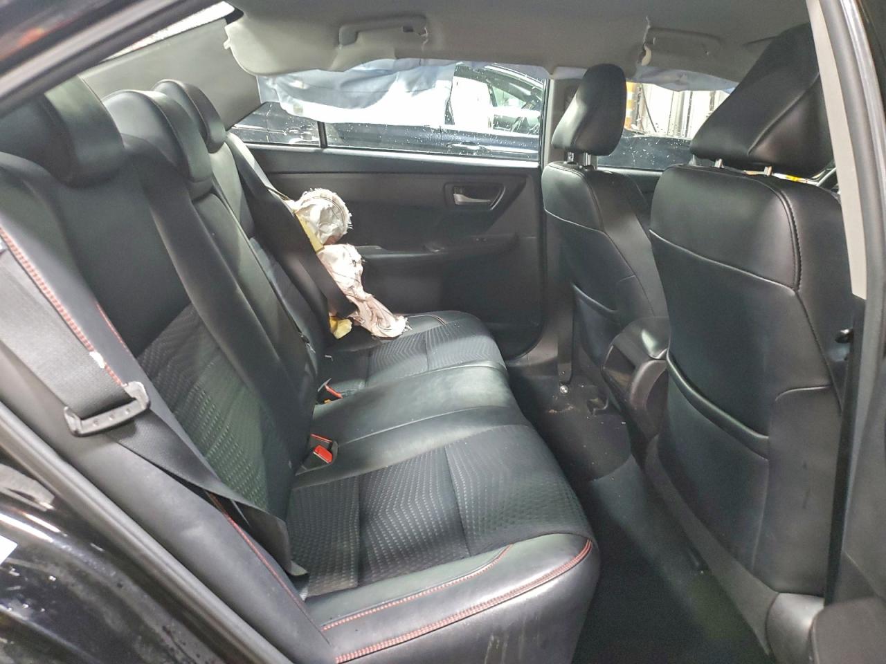2015 TOYOTA CAMRY LE photo 10
