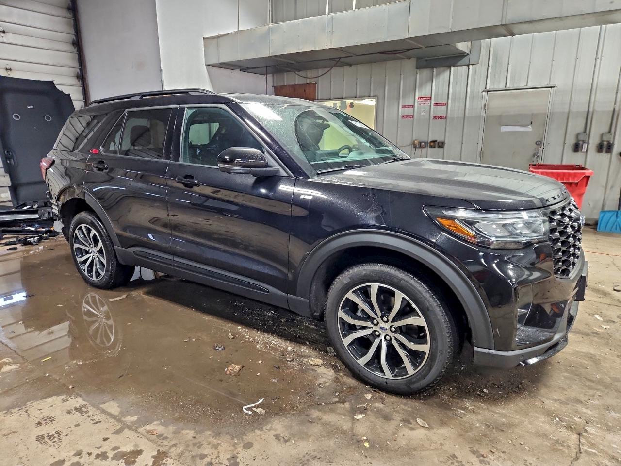 2025 FORD EXPLORER ST-LINE photo 4