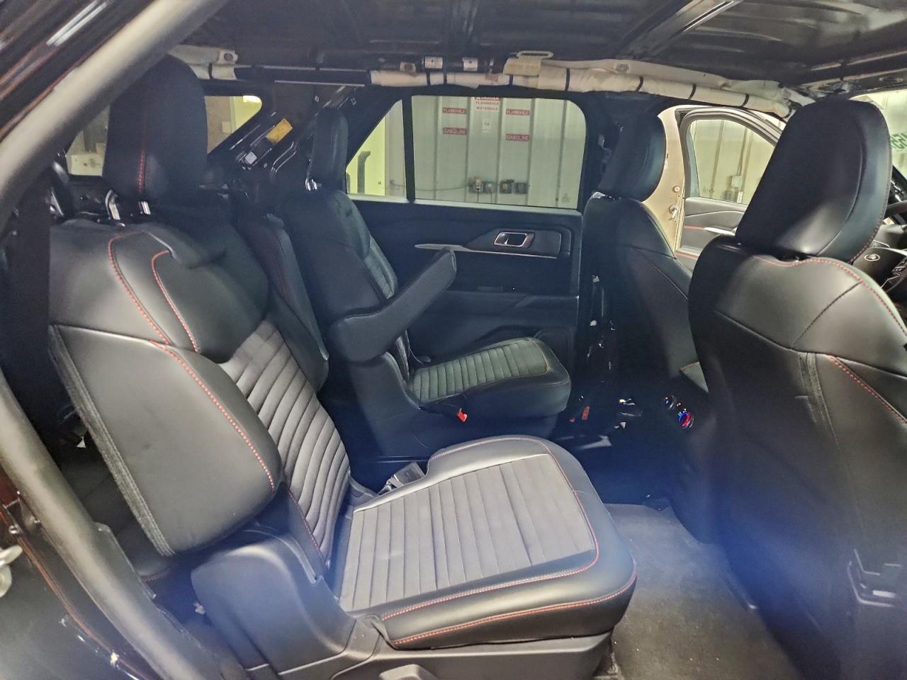 2025 FORD EXPLORER ST-LINE photo 11