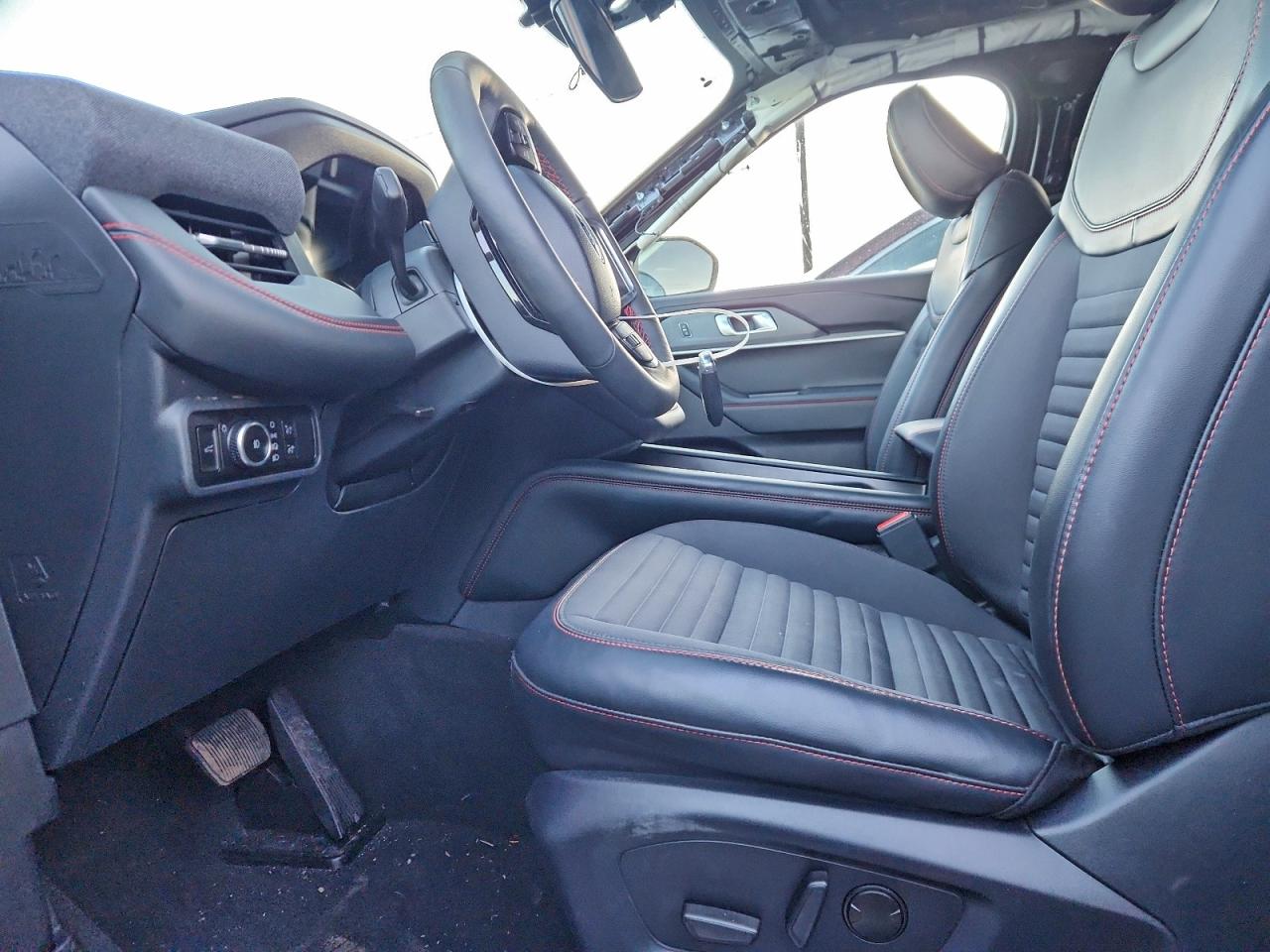 2025 FORD EXPLORER ST-LINE photo 7