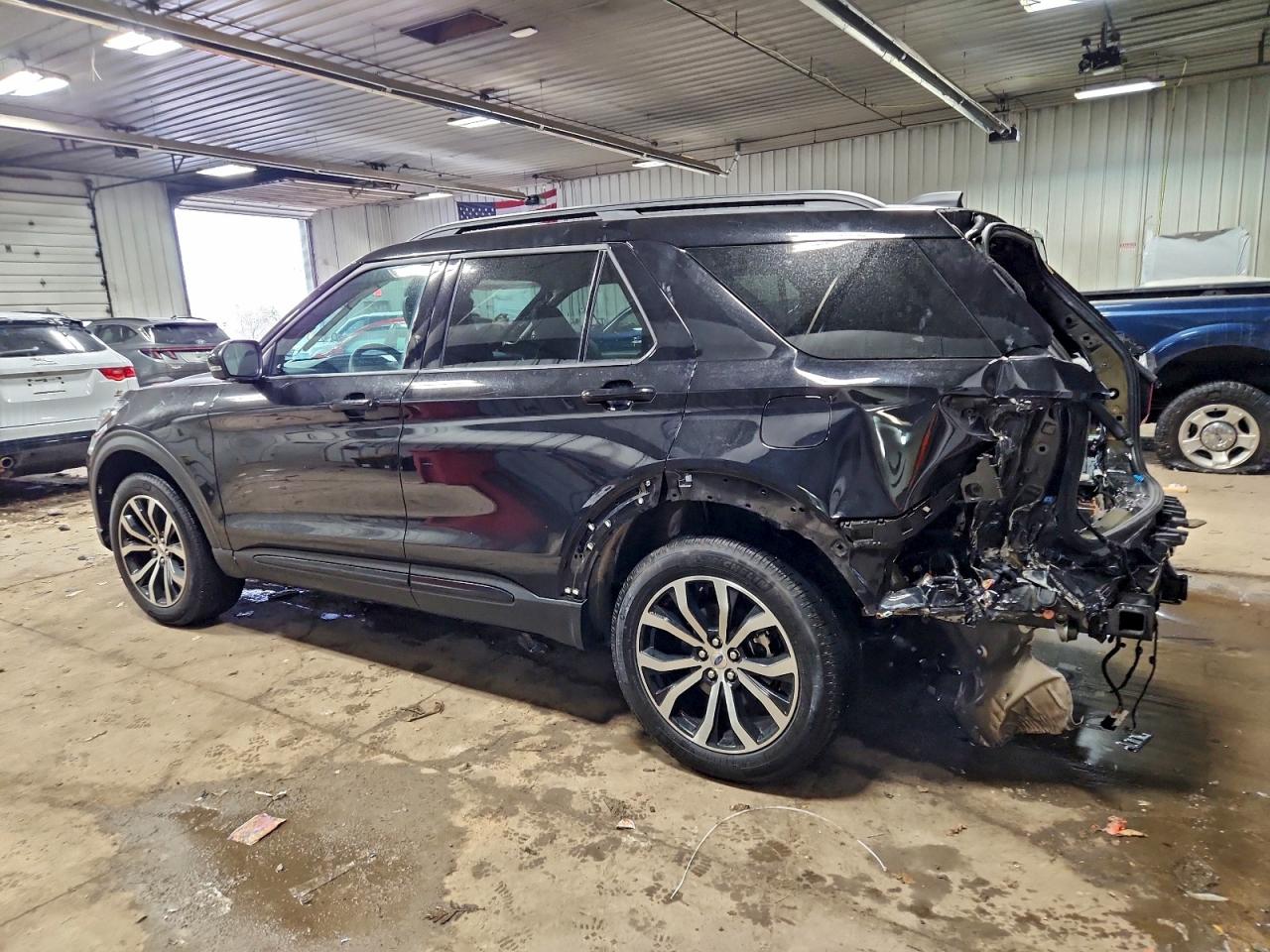 2025 FORD EXPLORER ST-LINE photo 2