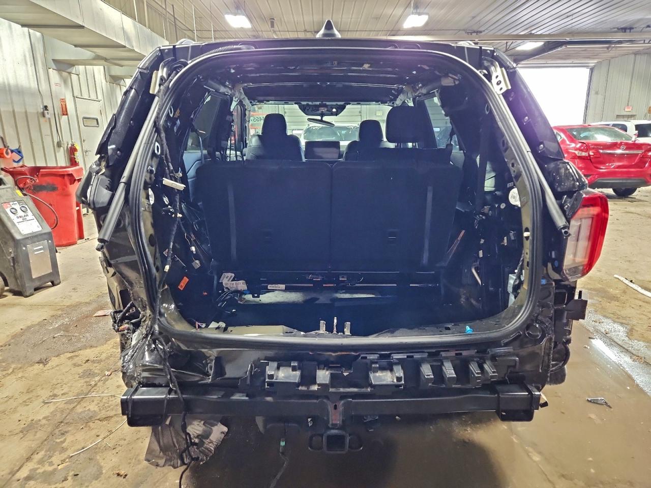 2025 FORD EXPLORER ST-LINE photo 6