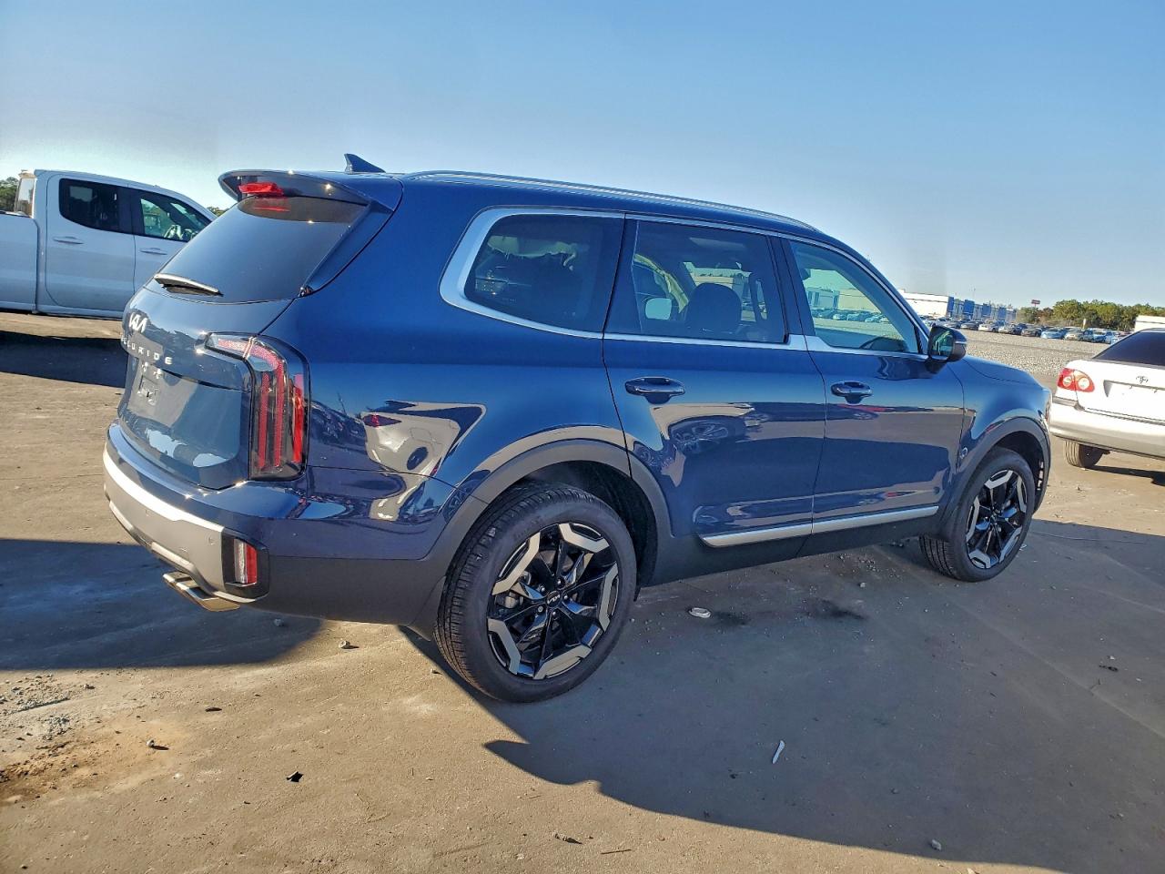 2025 KIA TELLURIDE EX photo 3