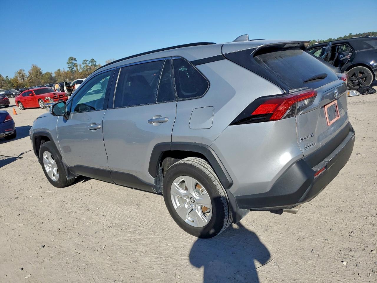 2021 TOYOTA RAV4 XLE photo 2
