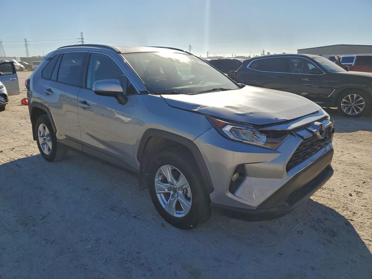2021 TOYOTA RAV4 XLE photo 4
