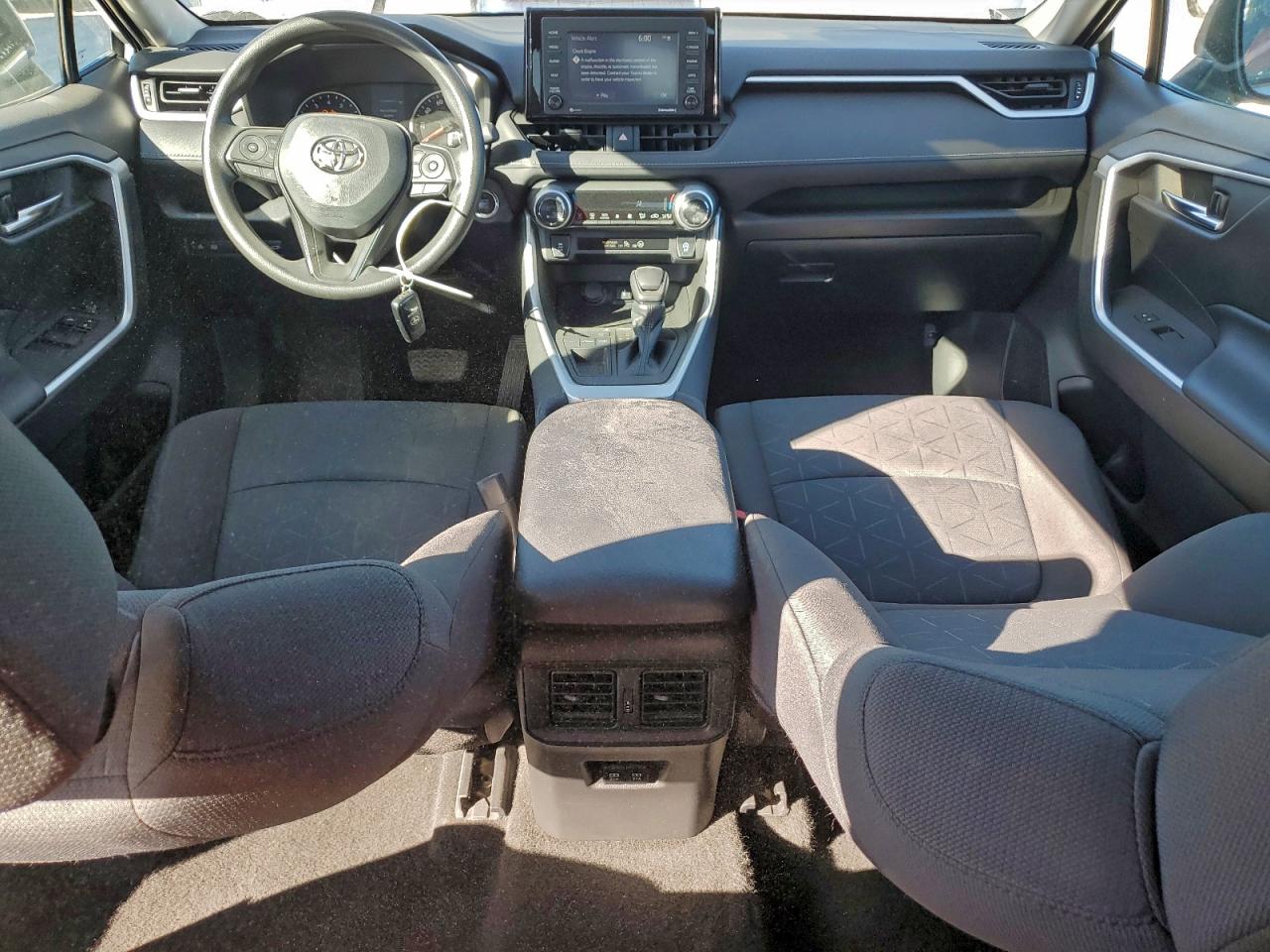 2021 TOYOTA RAV4 XLE photo 8