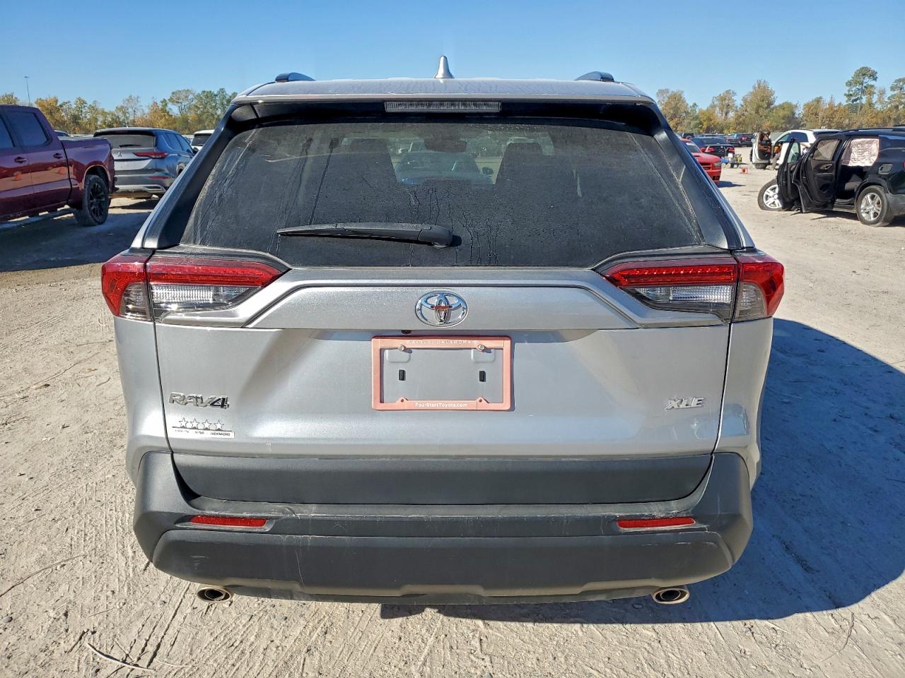 2021 TOYOTA RAV4 XLE photo 6