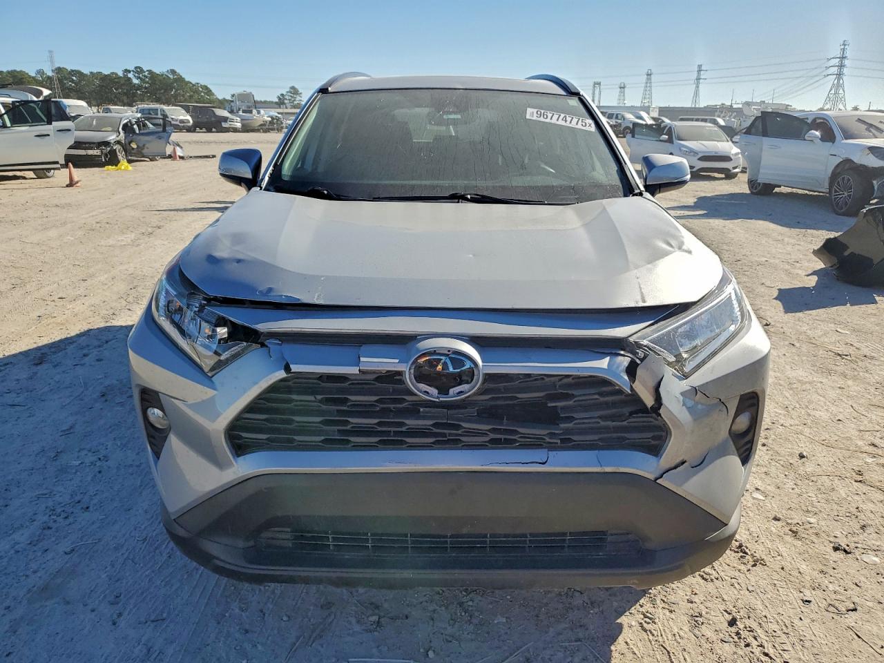 2021 TOYOTA RAV4 XLE photo 5