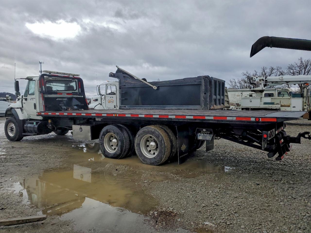 2007 INTERNATIONAL 7600 ROLLBACK TOW TRUCK photo 3