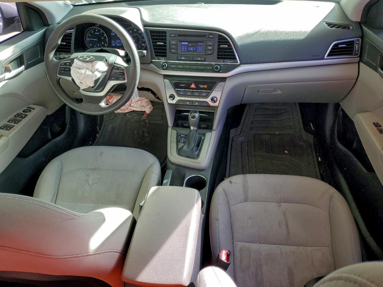 2017 HYUNDAI ELANTRA SE photo 8