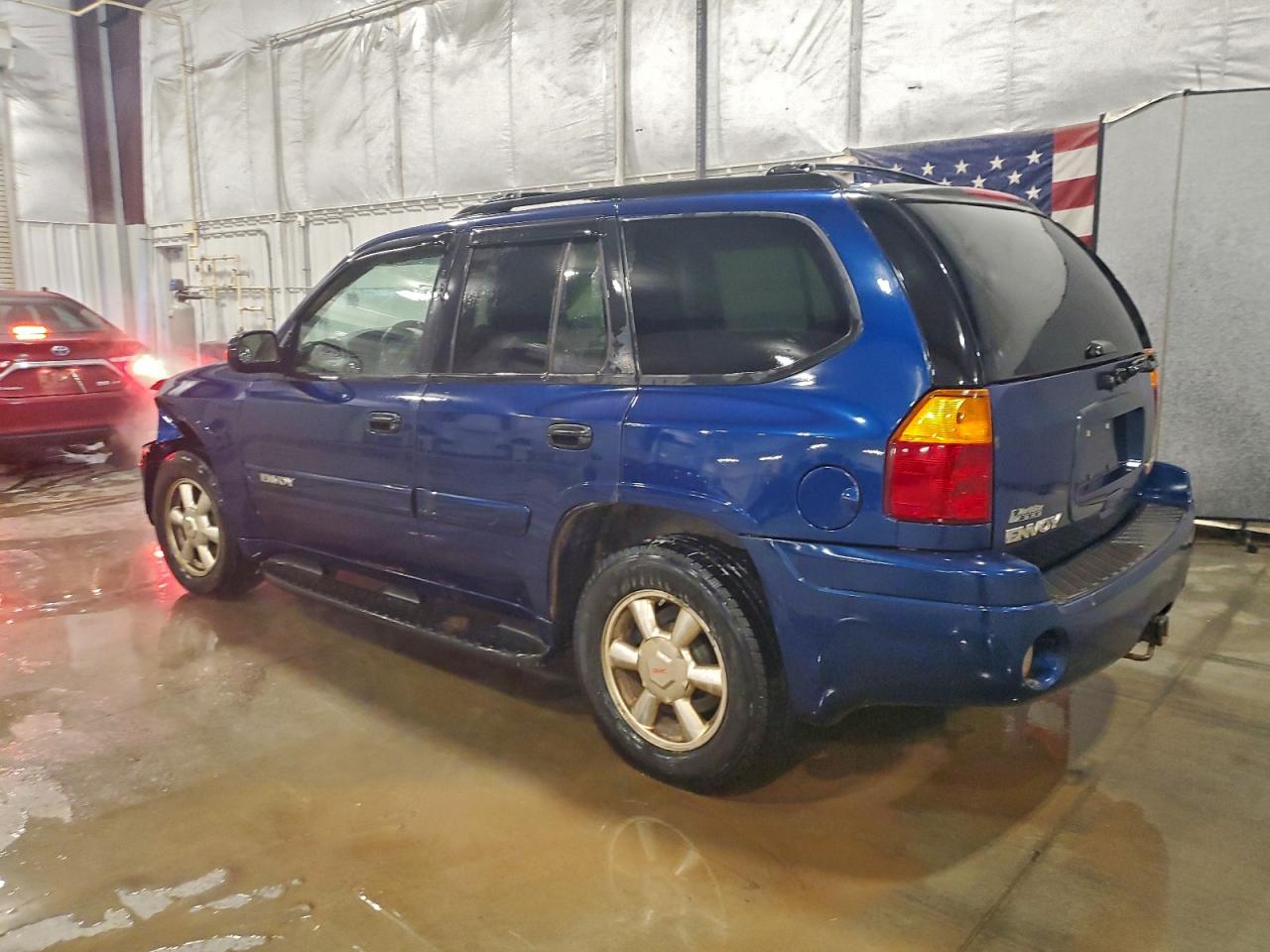 2004 GMC ENVOY photo 2