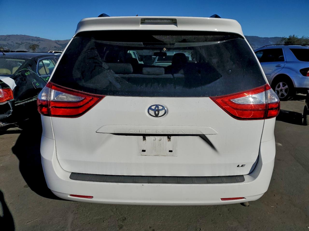 2015 TOYOTA SIENNA LE photo 6
