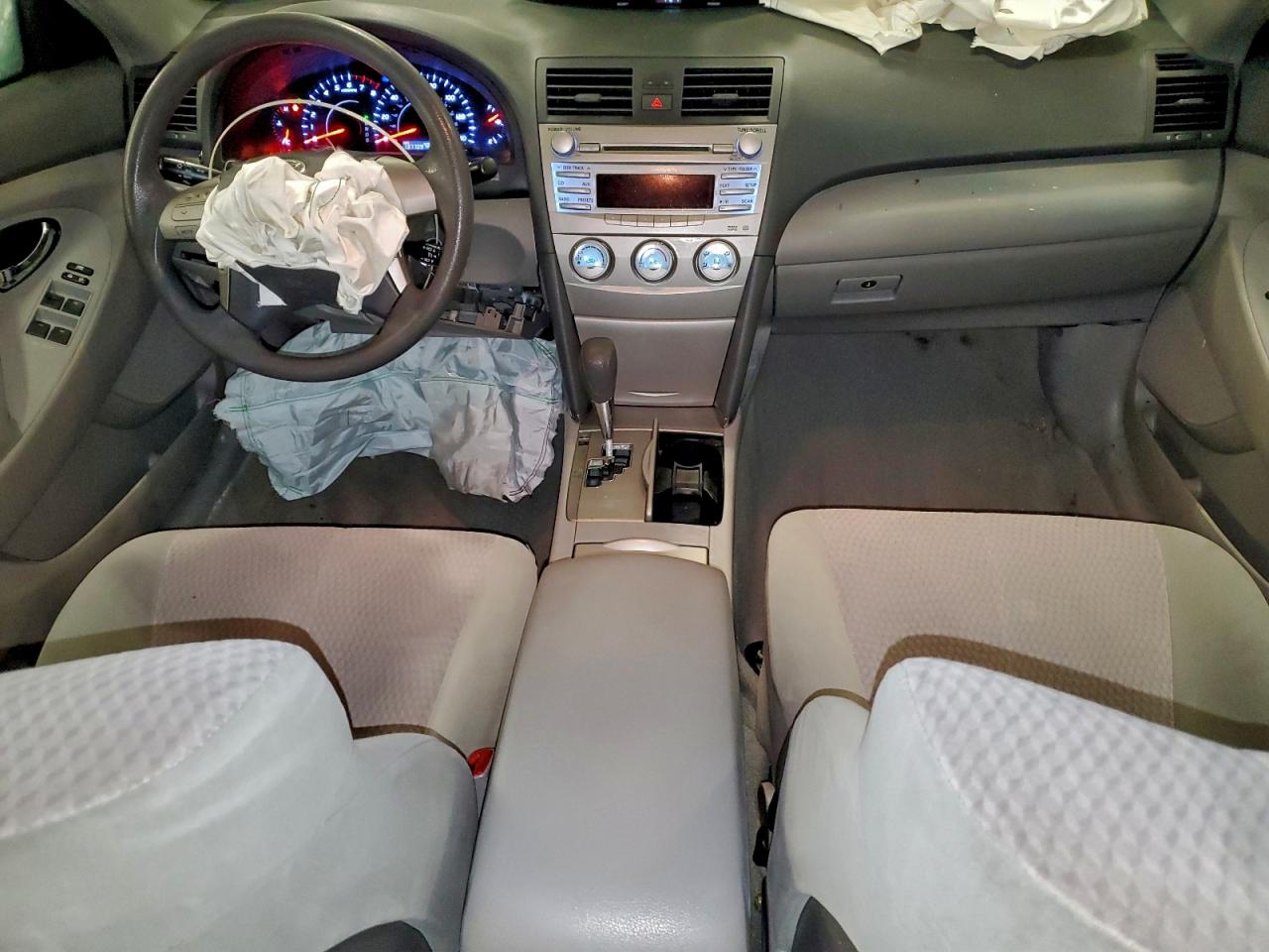 2011 TOYOTA CAMRY BASE photo 8