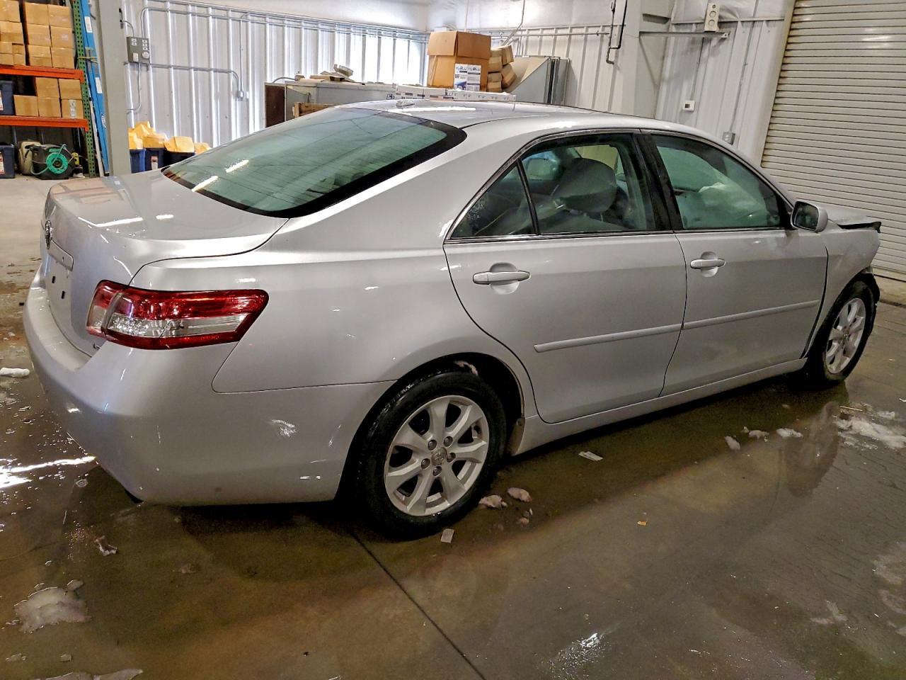 2011 TOYOTA CAMRY BASE photo 3