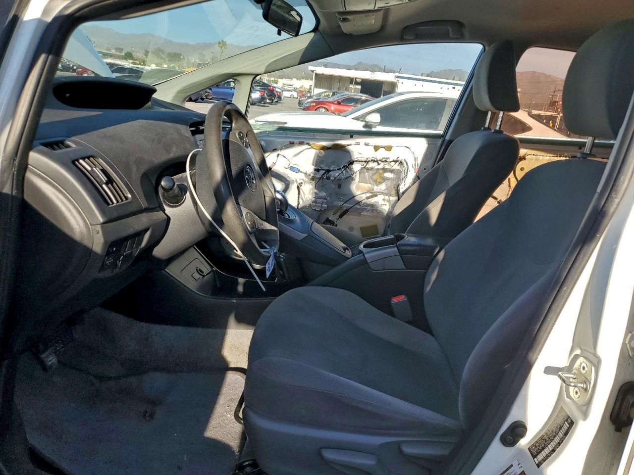 2014 TOYOTA PRIUS photo 7