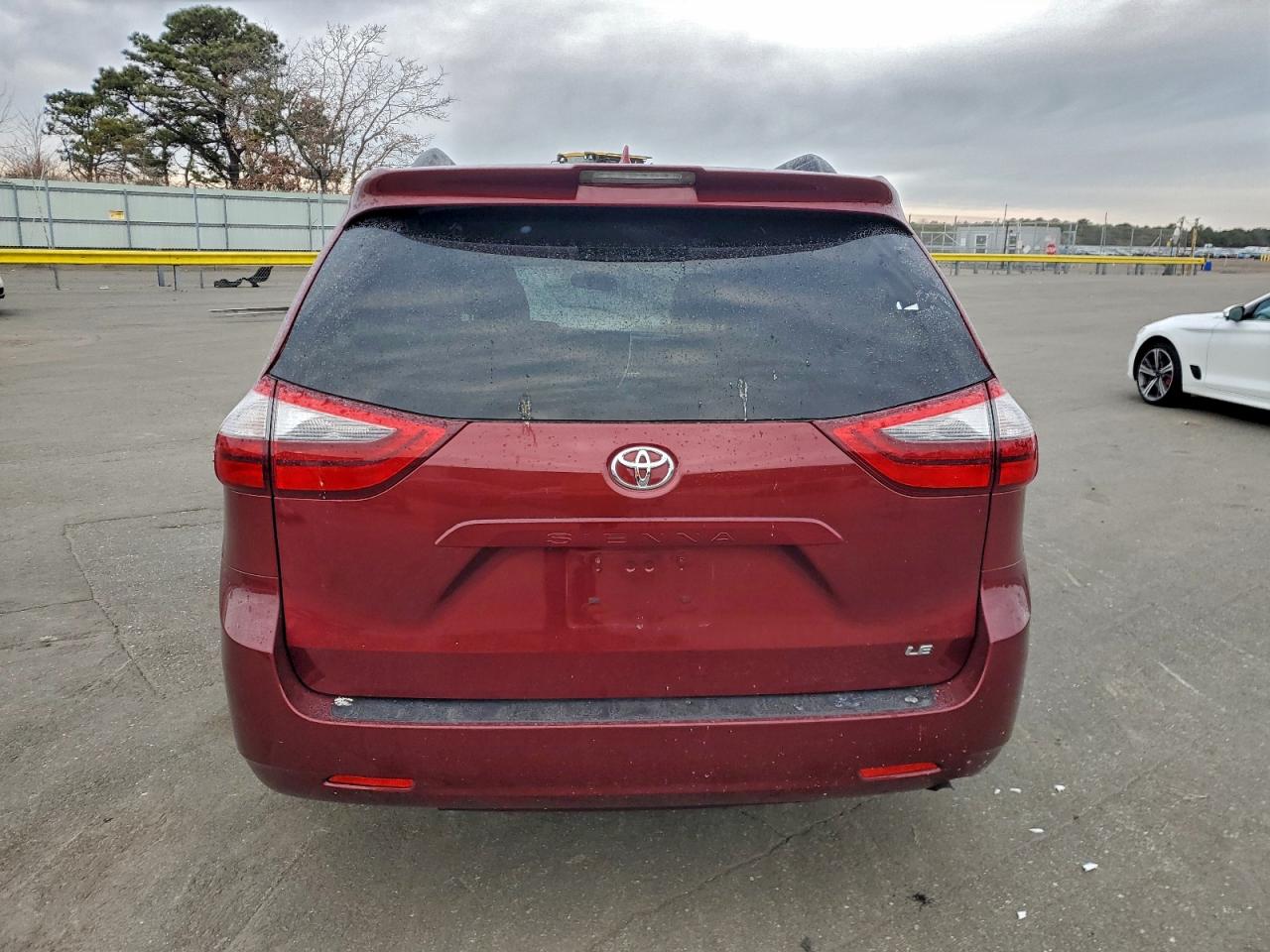 2020 TOYOTA SIENNA LE photo 6