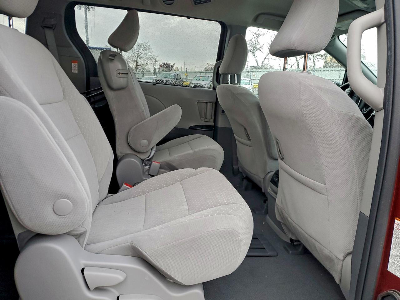 2020 TOYOTA SIENNA LE photo 11
