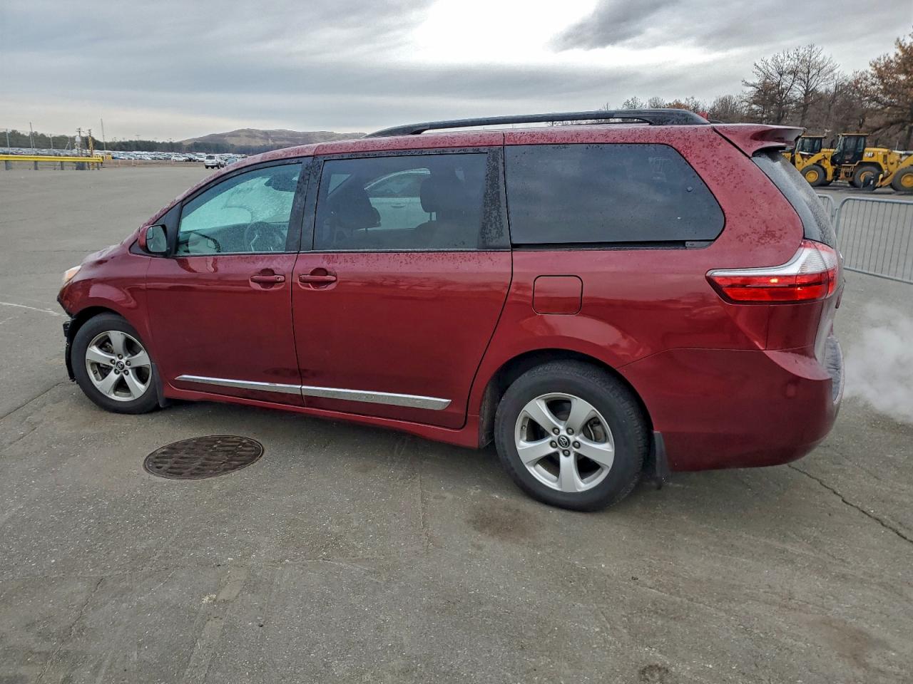 2020 TOYOTA SIENNA LE photo 2