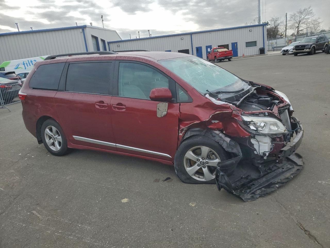 2020 TOYOTA SIENNA LE photo 4