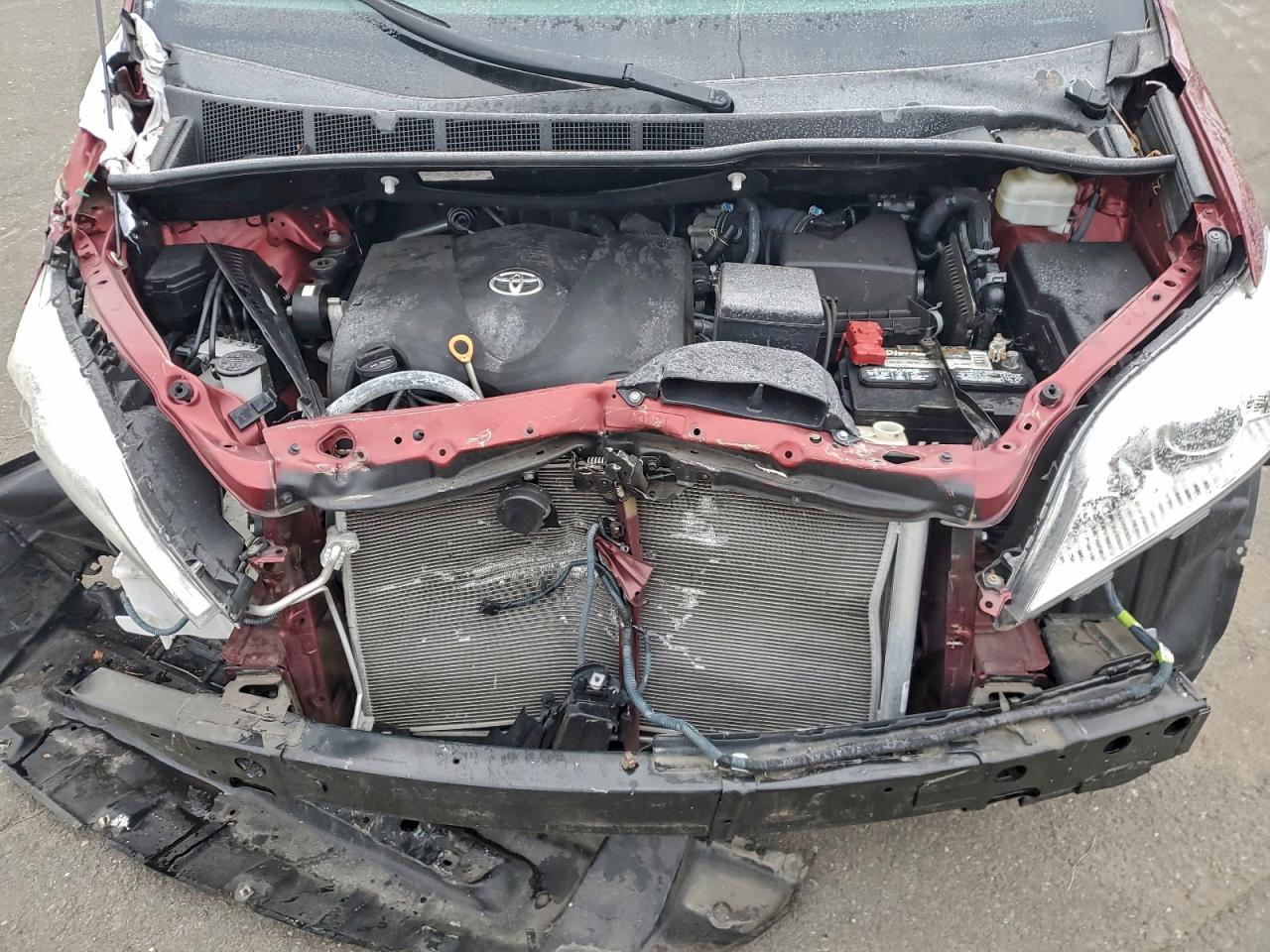 2020 TOYOTA SIENNA LE photo 12