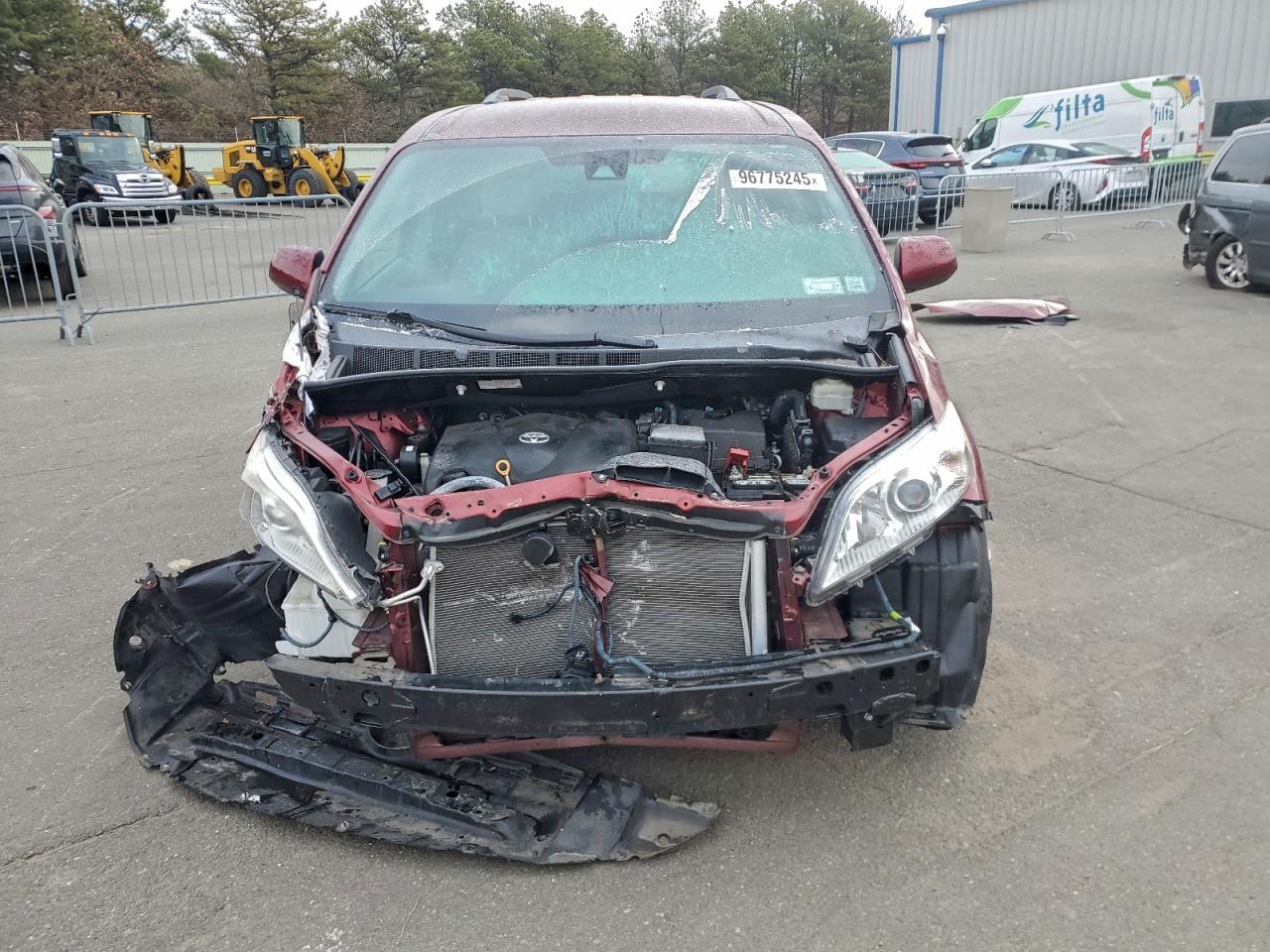 2020 TOYOTA SIENNA LE photo 5