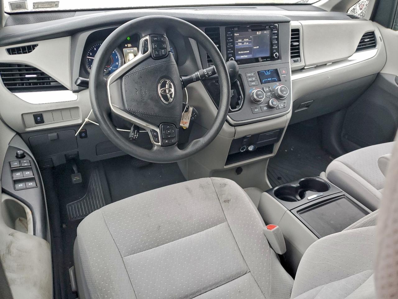 2020 TOYOTA SIENNA LE photo 8
