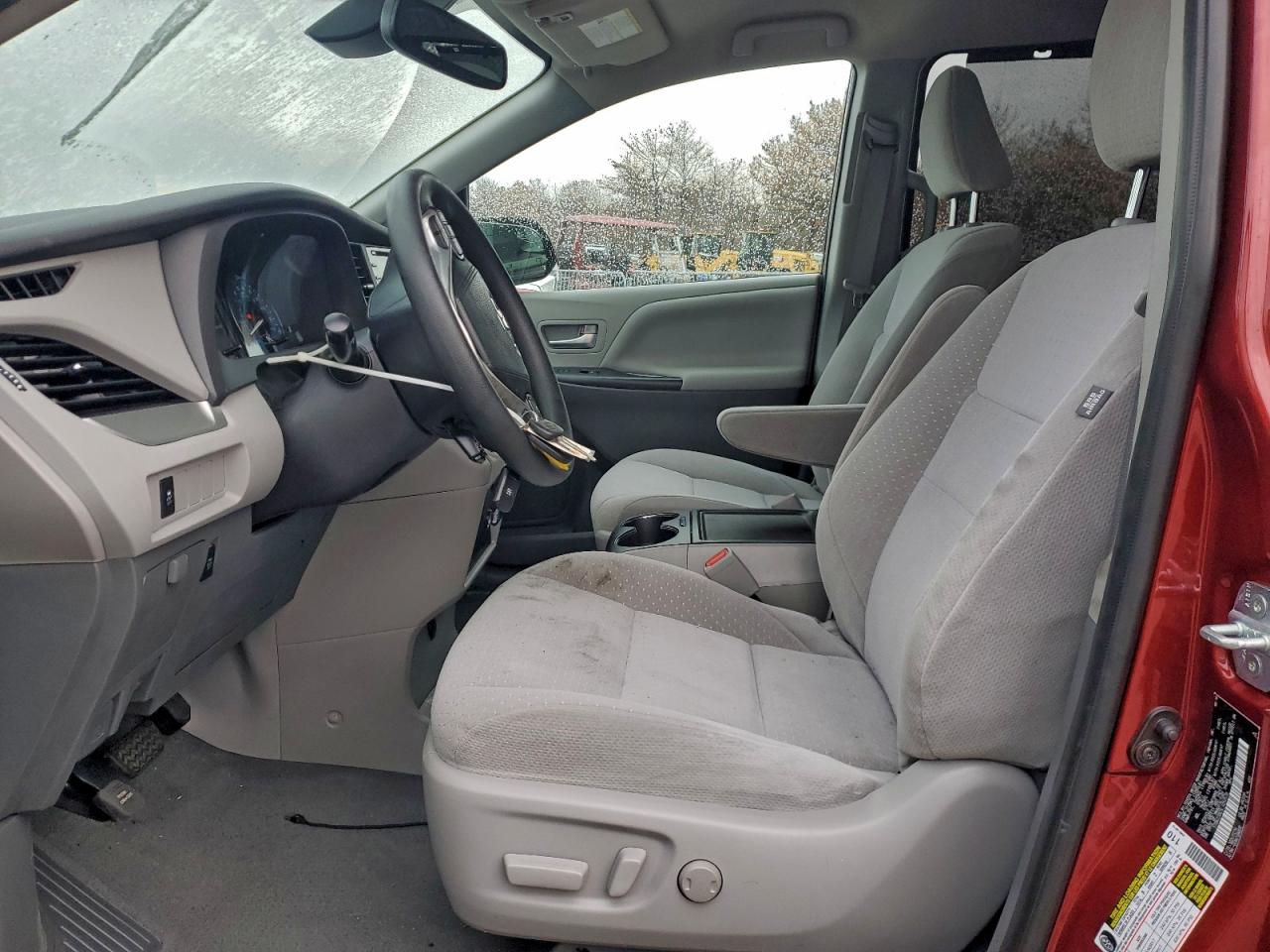 2020 TOYOTA SIENNA LE photo 7
