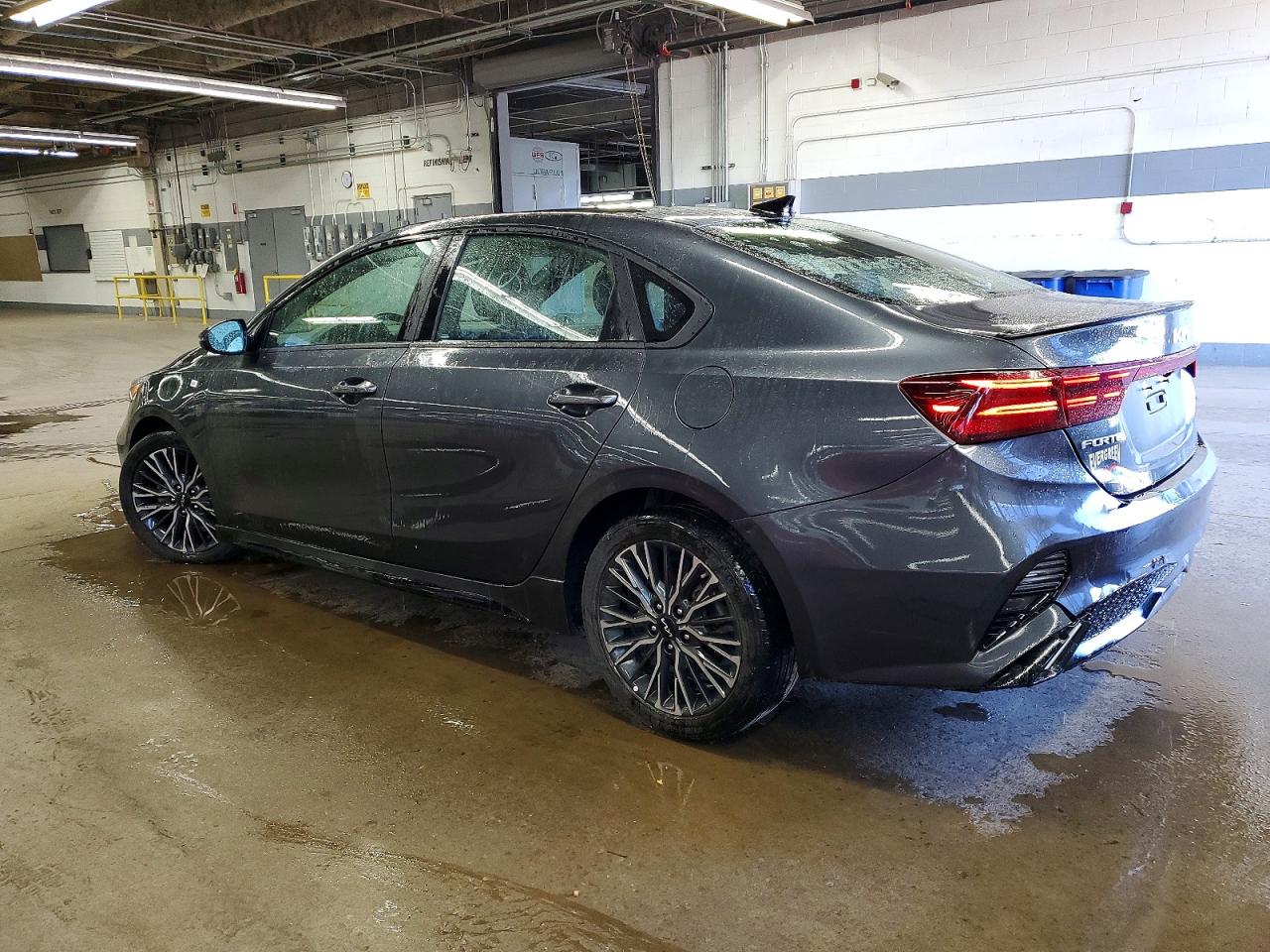 2024 KIA FORTE GT LINE photo 2
