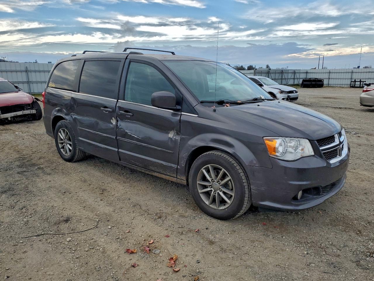 2015 DODGE GRAND CARAVAN SXT photo 4