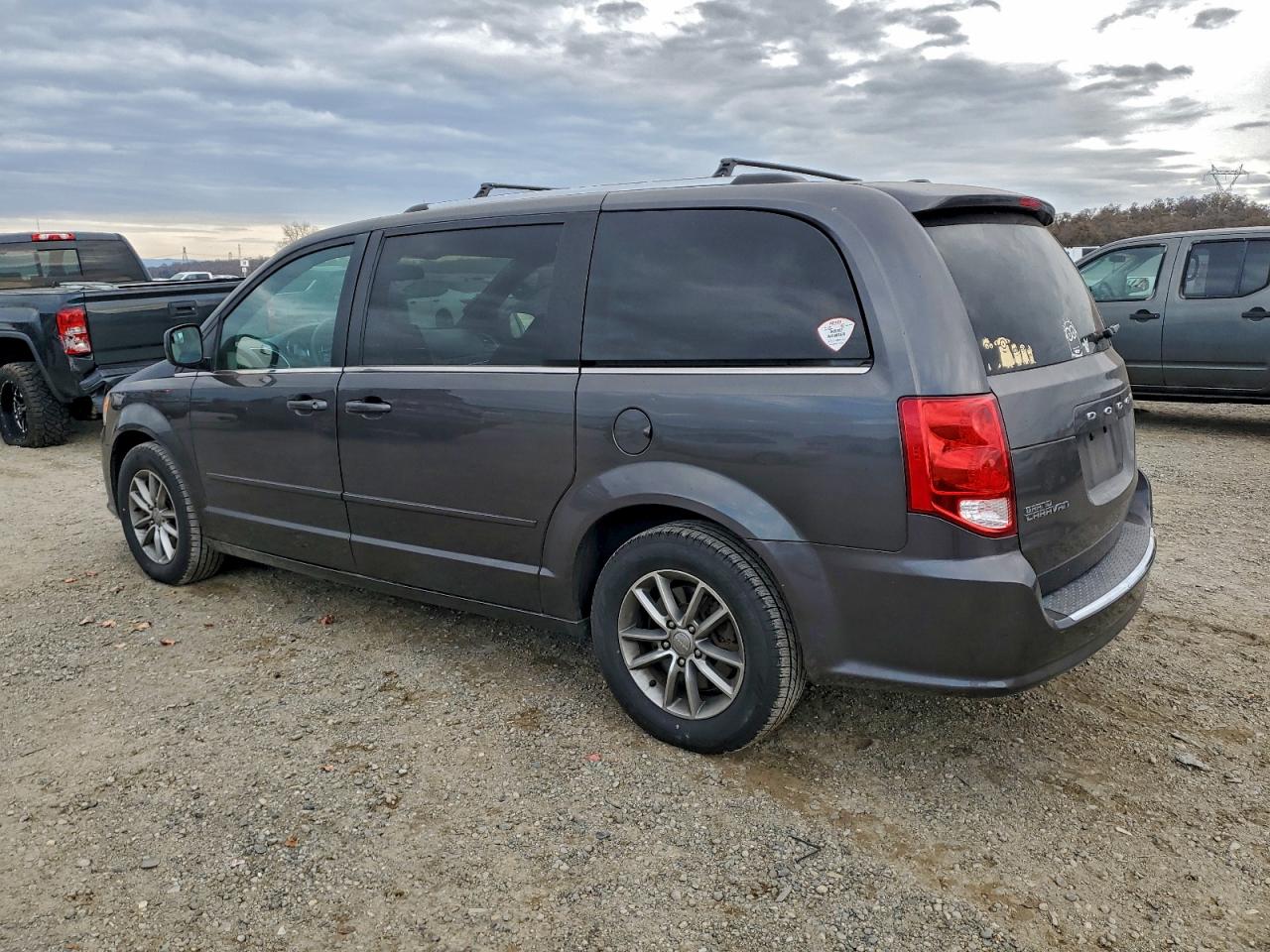 2015 DODGE GRAND CARAVAN SXT photo 2