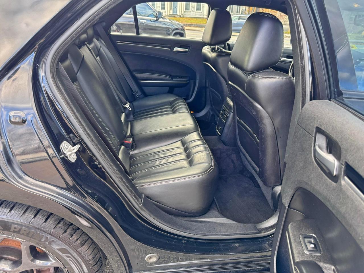 2019 CHRYSLER 300 S photo 6