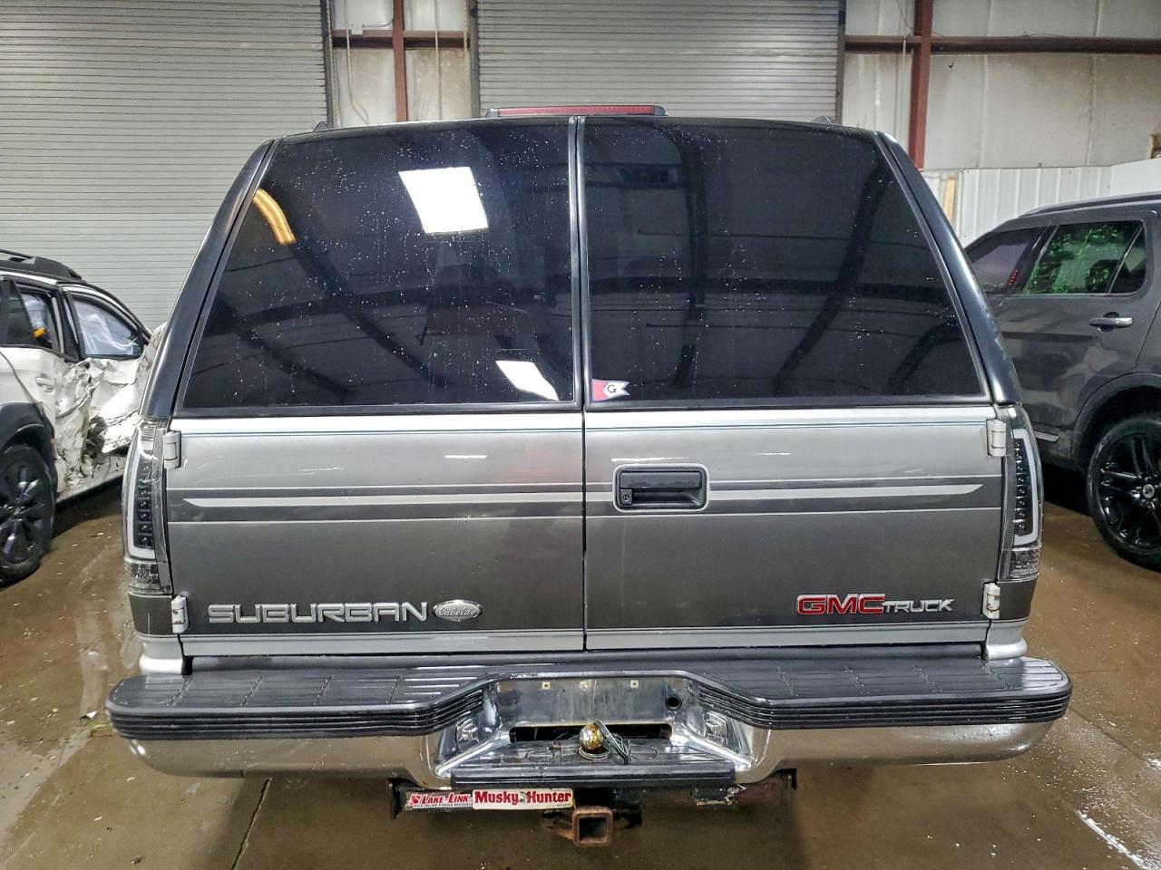 1997 GMC SUBURBAN K1500 photo 6
