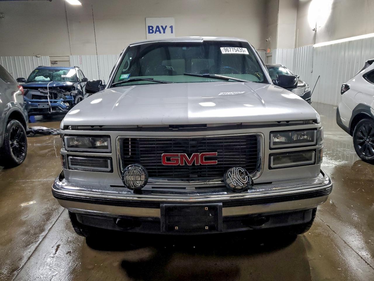 1997 GMC SUBURBAN K1500 photo 5