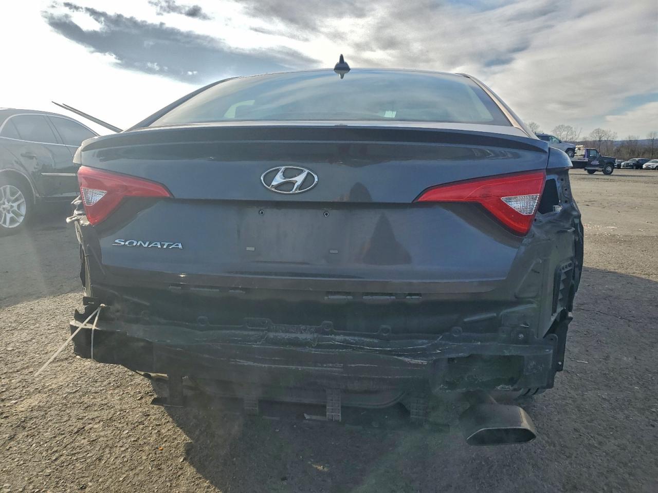 2017 HYUNDAI SONATA SE photo 6