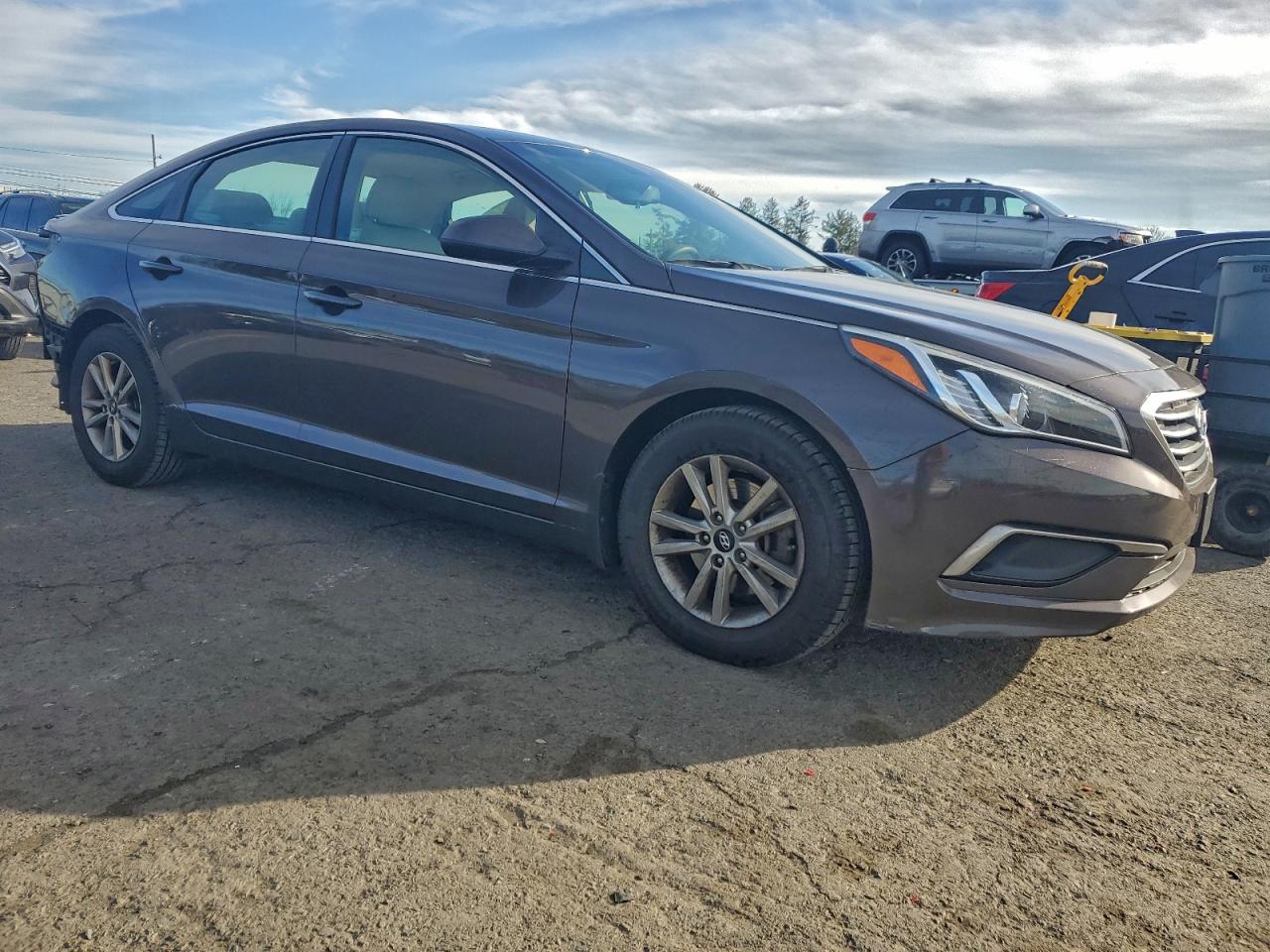 2017 HYUNDAI SONATA SE photo 4