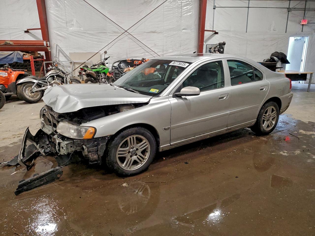 2005 VOLVO S60 2.5T — FRONT END damage — photo 1