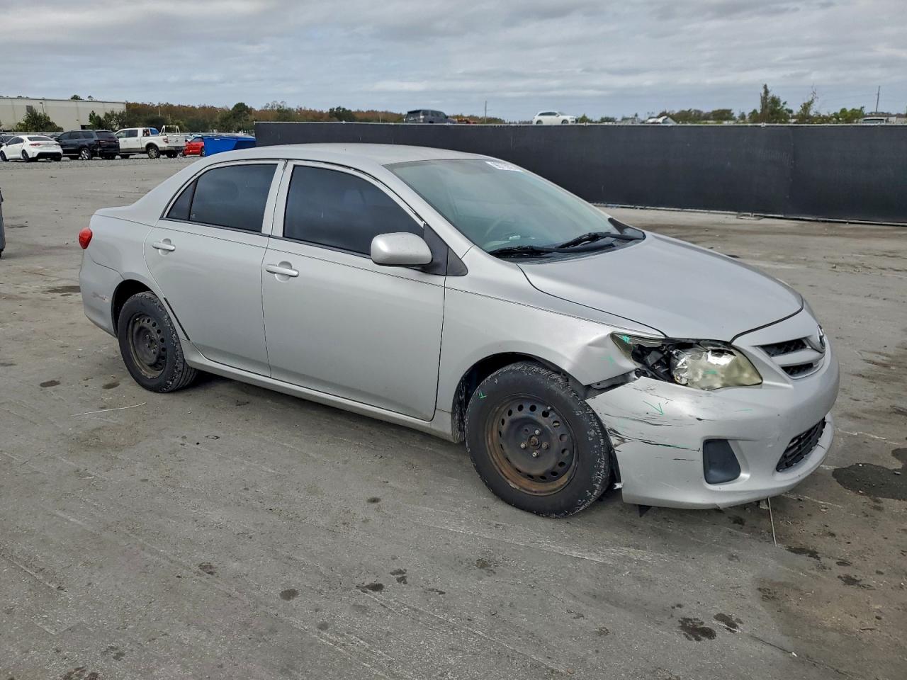 2013 TOYOTA COROLLA BASE photo 4