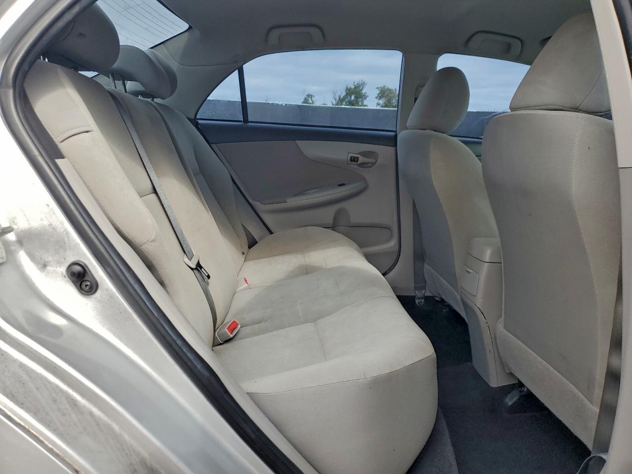 2013 TOYOTA COROLLA BASE photo 10