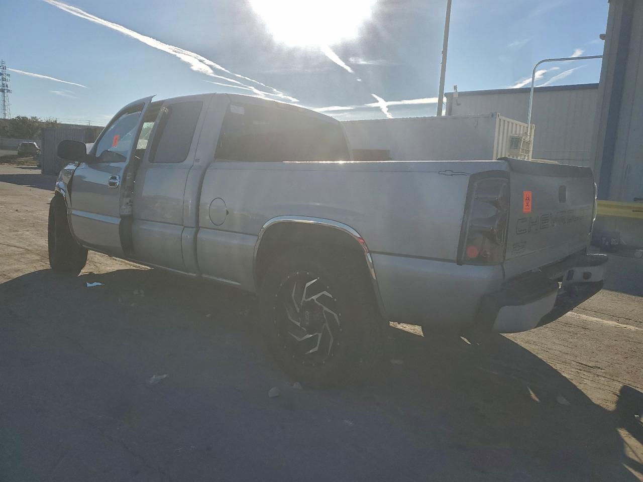 2004 CHEVROLET SILVERADO C1500 photo 2
