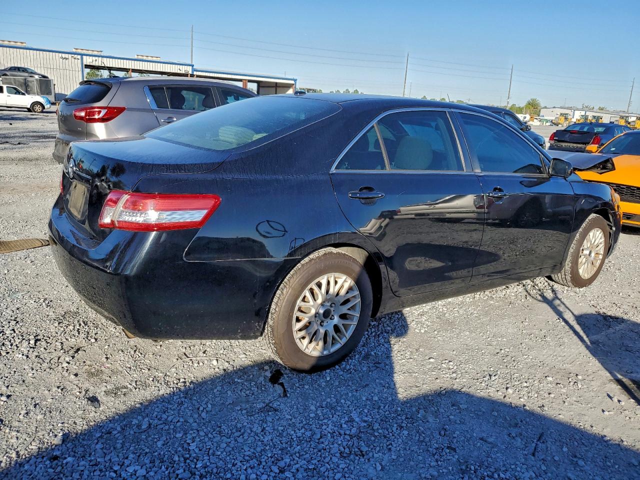 2011 TOYOTA CAMRY BASE photo 3