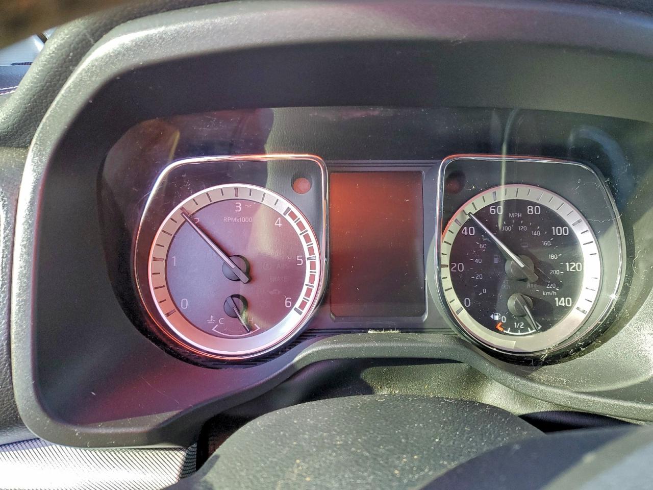 2018 NISSAN TITAN XD SL photo 9