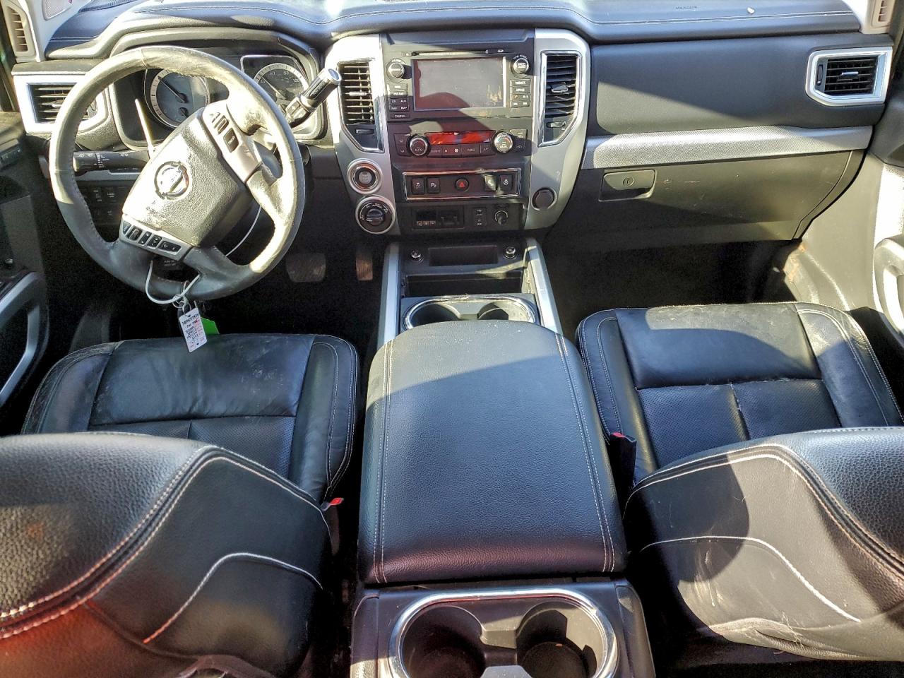 2018 NISSAN TITAN XD SL photo 8