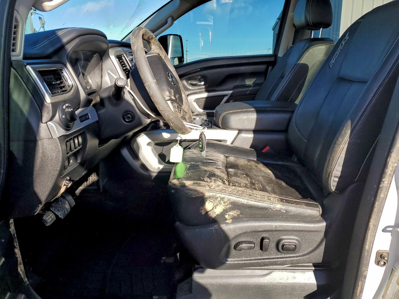 2018 NISSAN TITAN XD SL photo 7